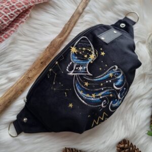 Nerka haftowana czarna ZODIAK Wodnik (20.01–18.02)
