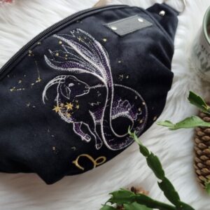 Nerka haftowana czarna ZODIAK Koziorożec 22.12–19.01