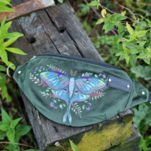 Nerka haftowana motyl