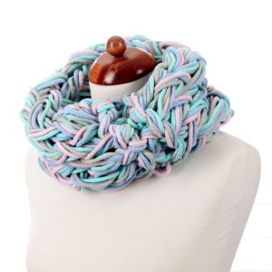 Kolorowy komin ze sznurka pastel